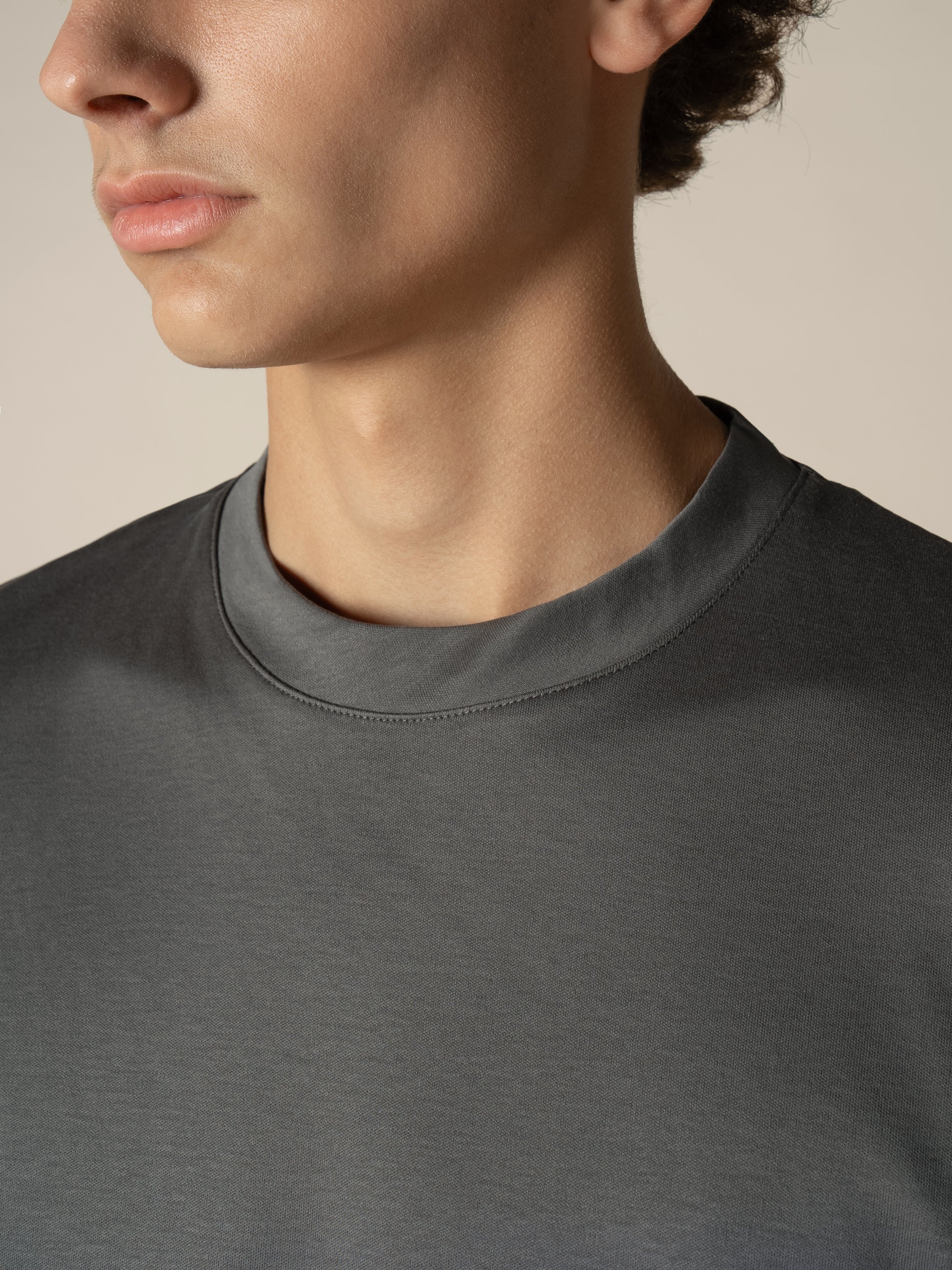 AUR1 T-Shirt Dark Grey - Image 2