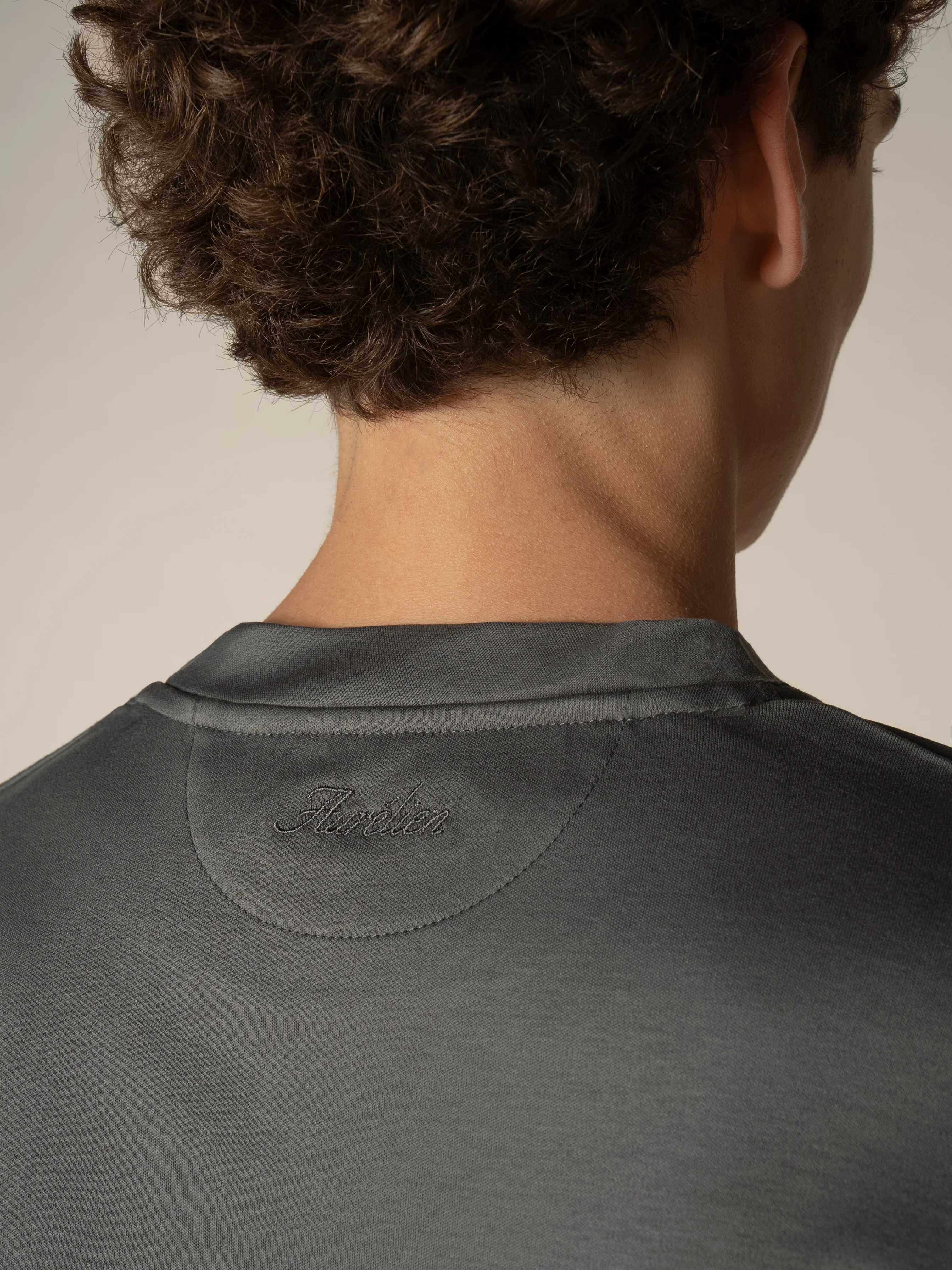 AUR1 T-Shirt Dark Grey - Image 5