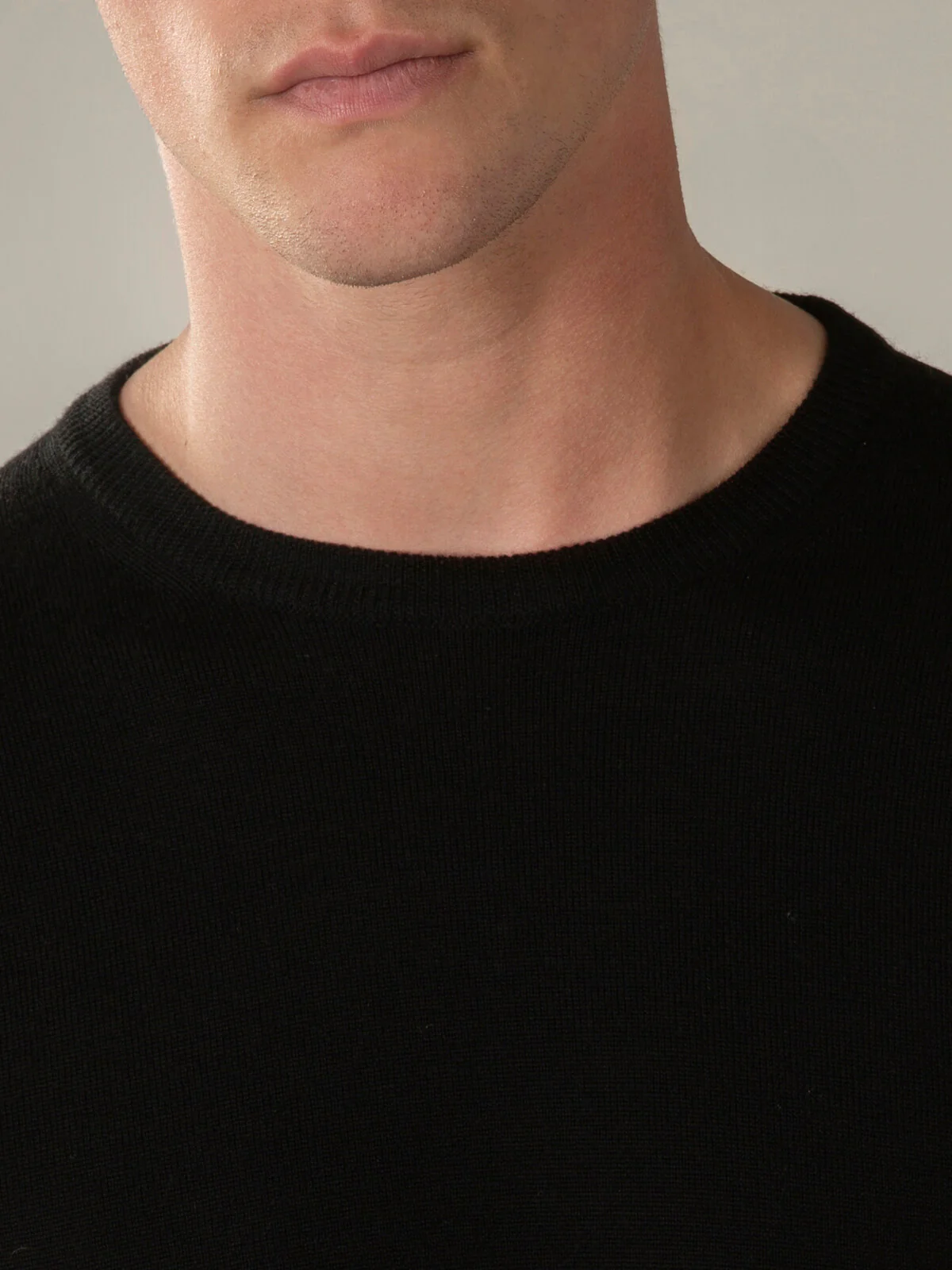 Extrafine Merino Crew Neck Sweater Black - Image 3