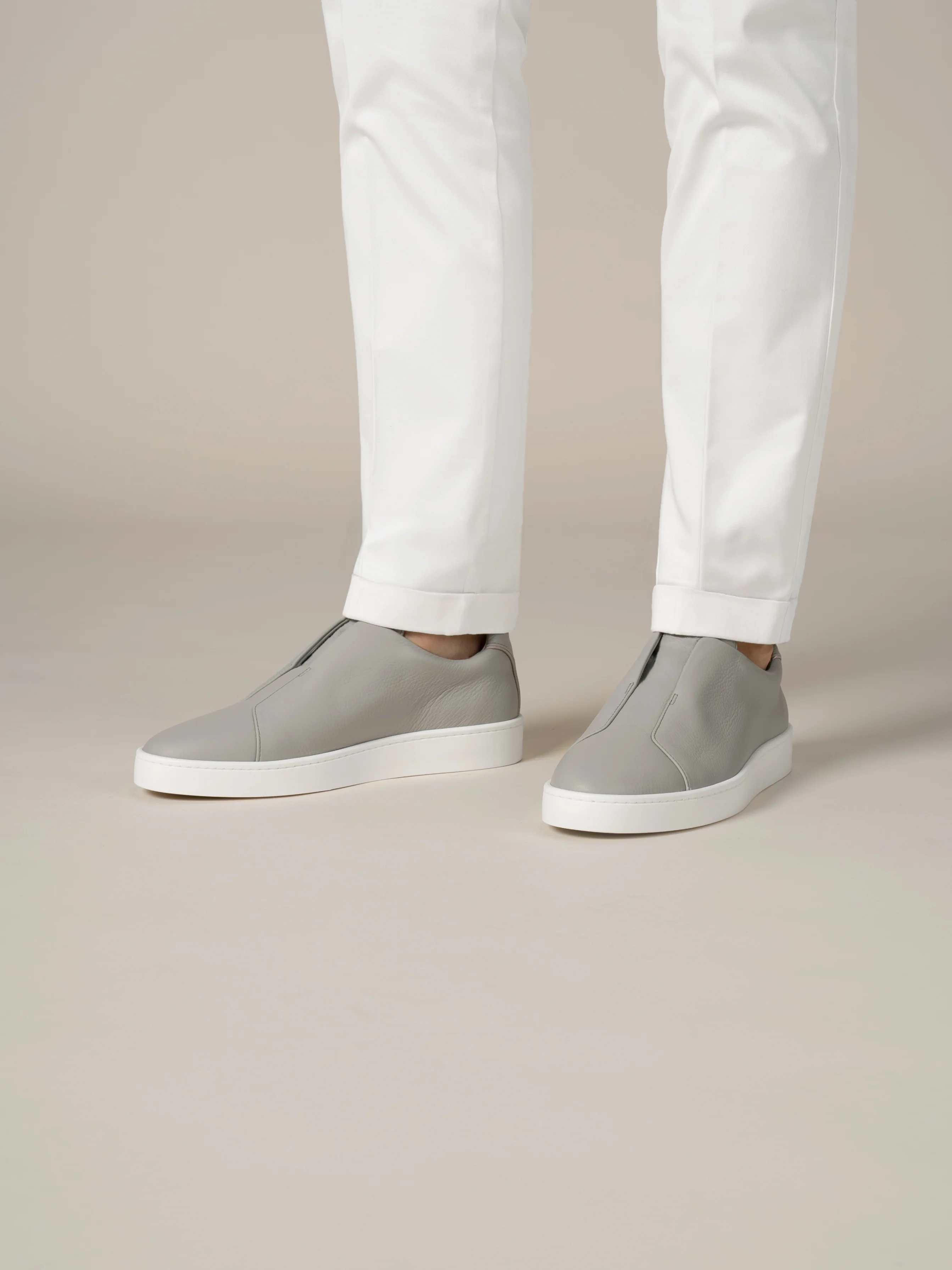 Light Grey Grain AUR3 Sneaker - Image 2