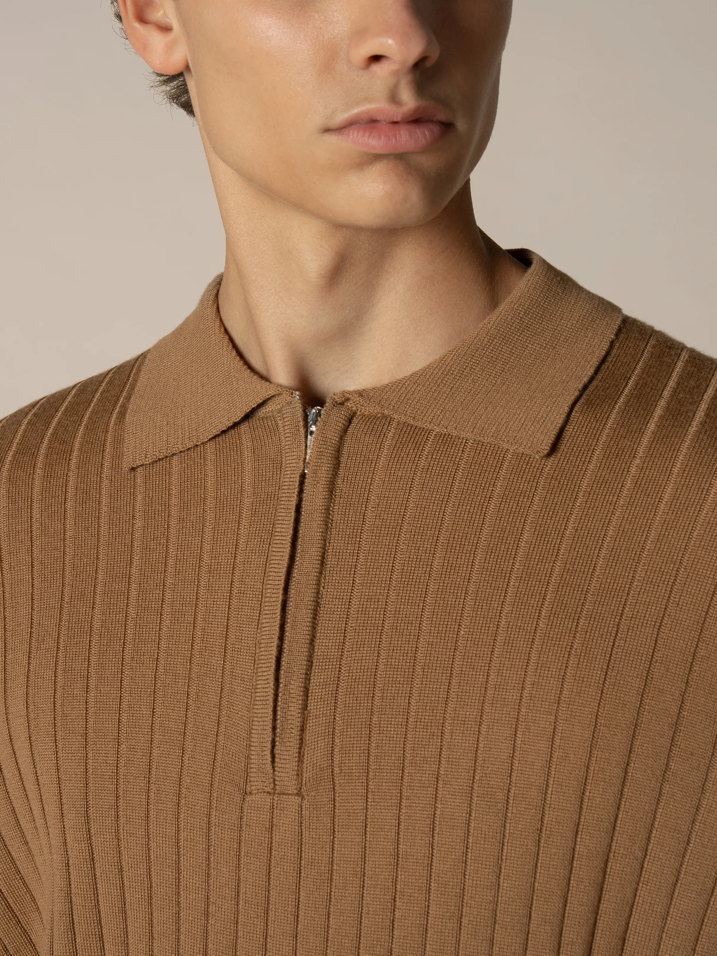 Ribbed Zipper Polo Caramel - Image 3
