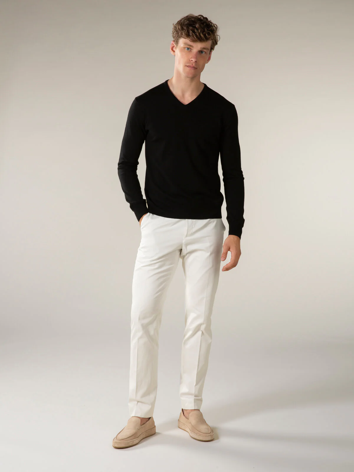 Extrafine Merino V-Neck Black - Image 6
